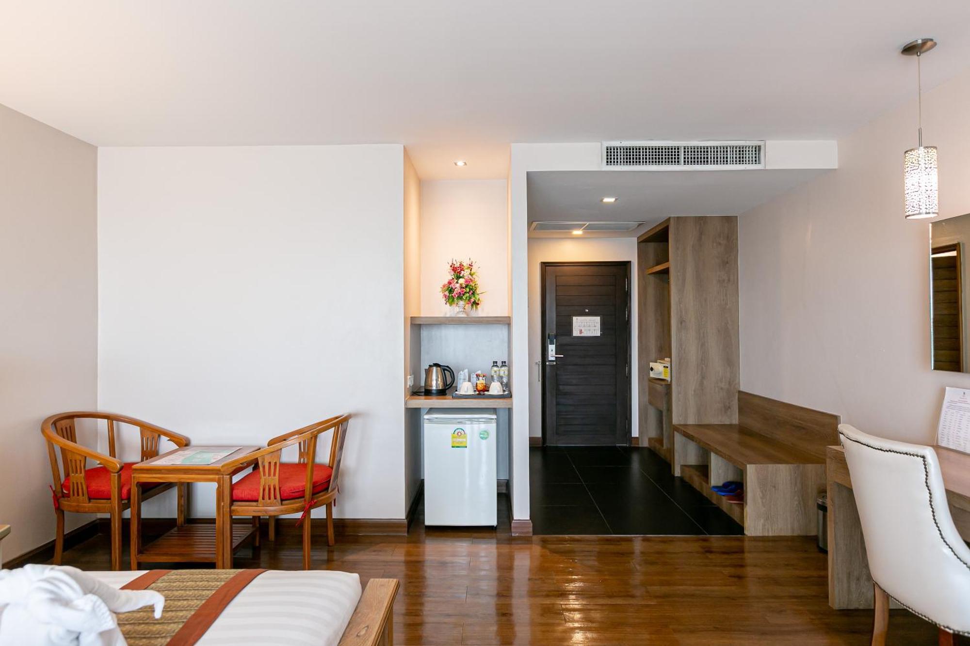 Grand Ratchapruek Hotel Пак Крет Екстериор снимка
