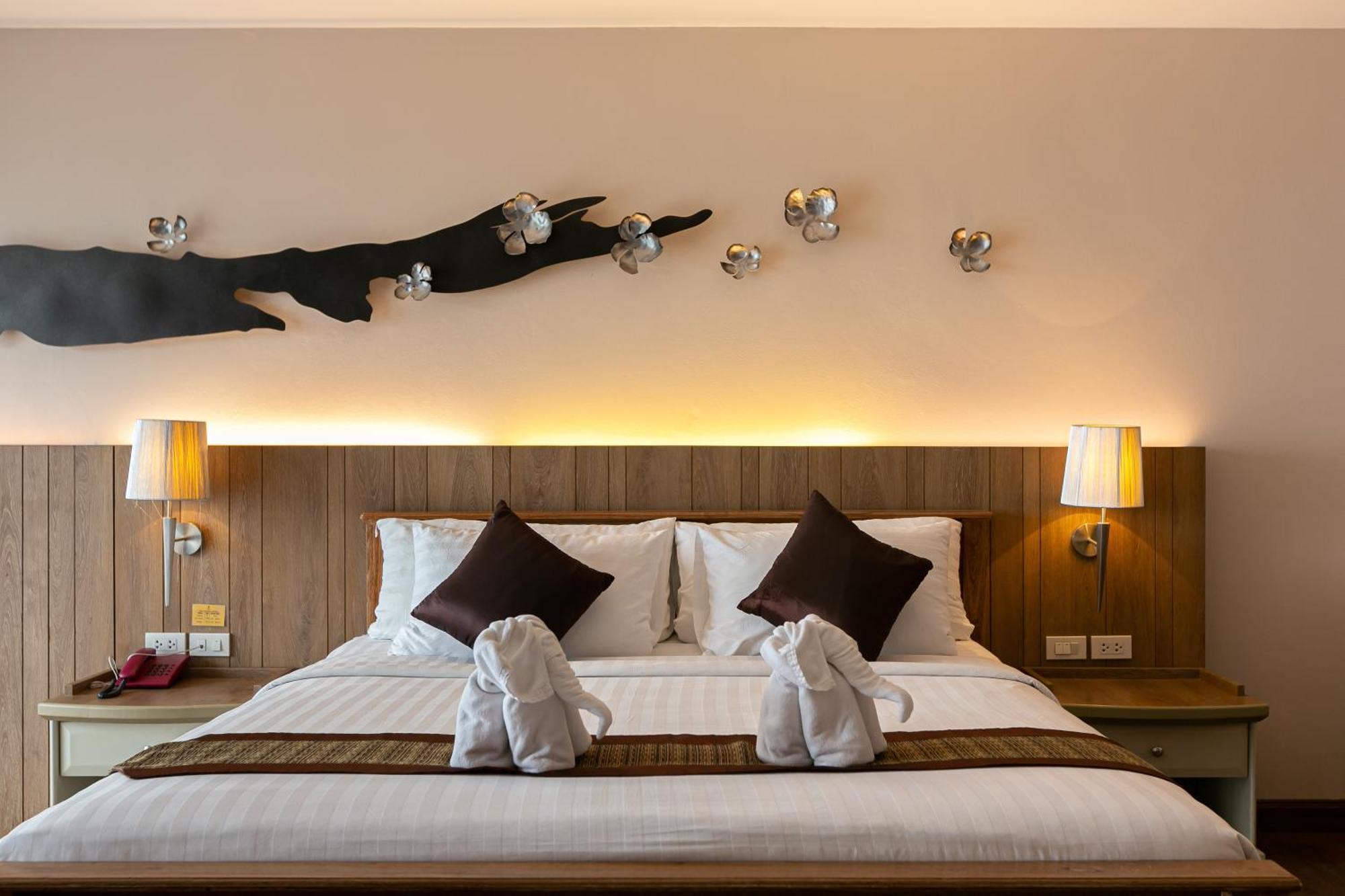 Grand Ratchapruek Hotel Пак Крет Екстериор снимка