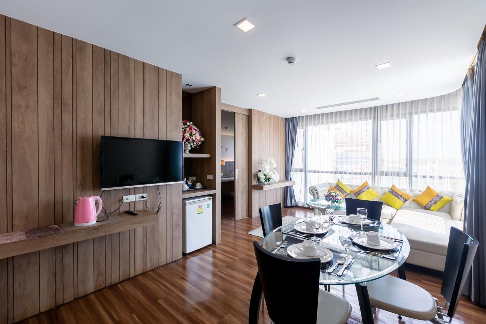 Grand Ratchapruek Hotel Пак Крет Екстериор снимка