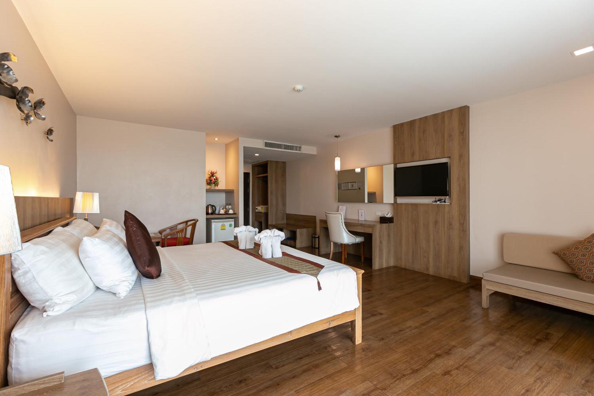 Grand Ratchapruek Hotel Пак Крет Екстериор снимка