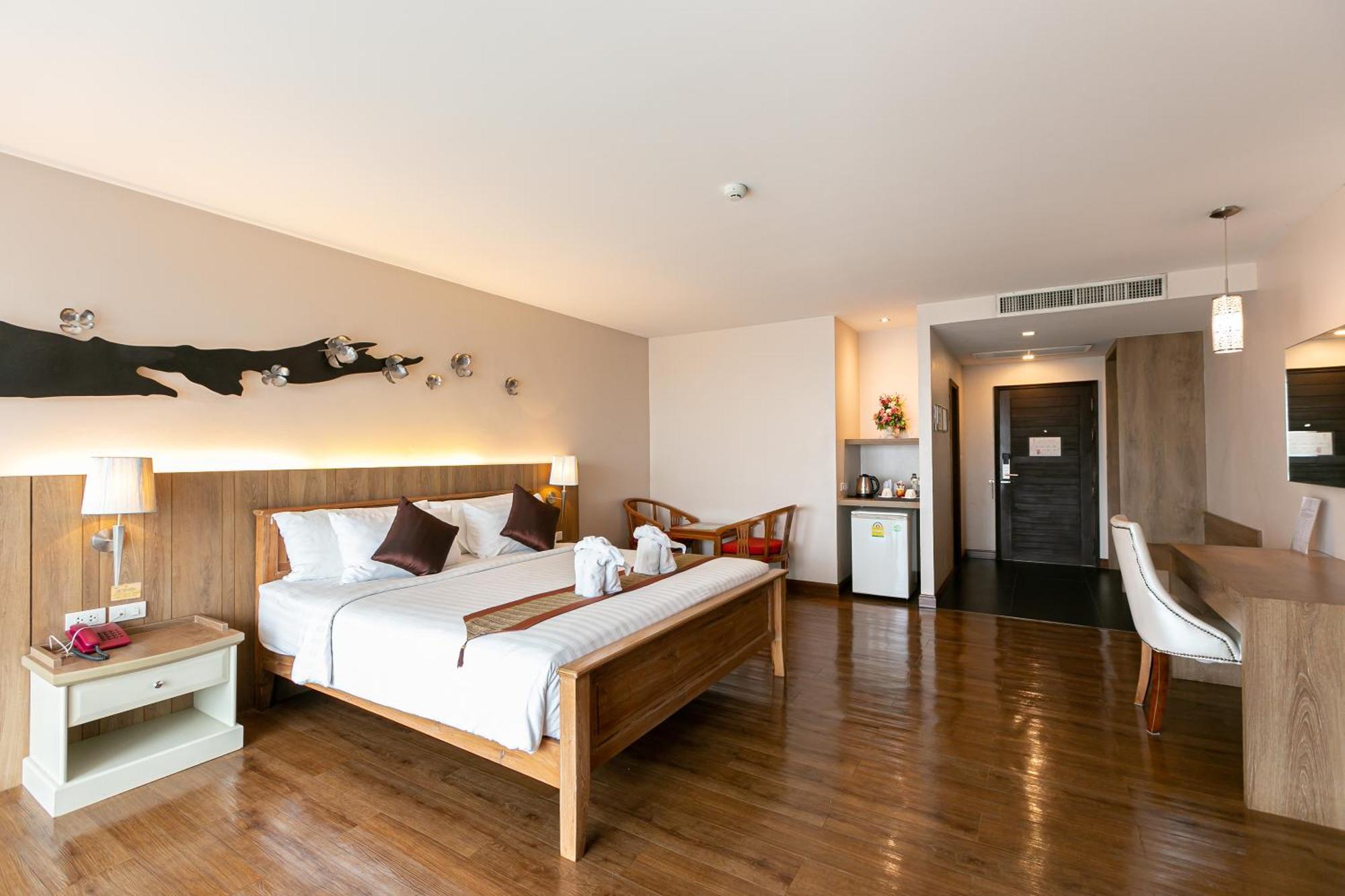 Grand Ratchapruek Hotel Пак Крет Екстериор снимка