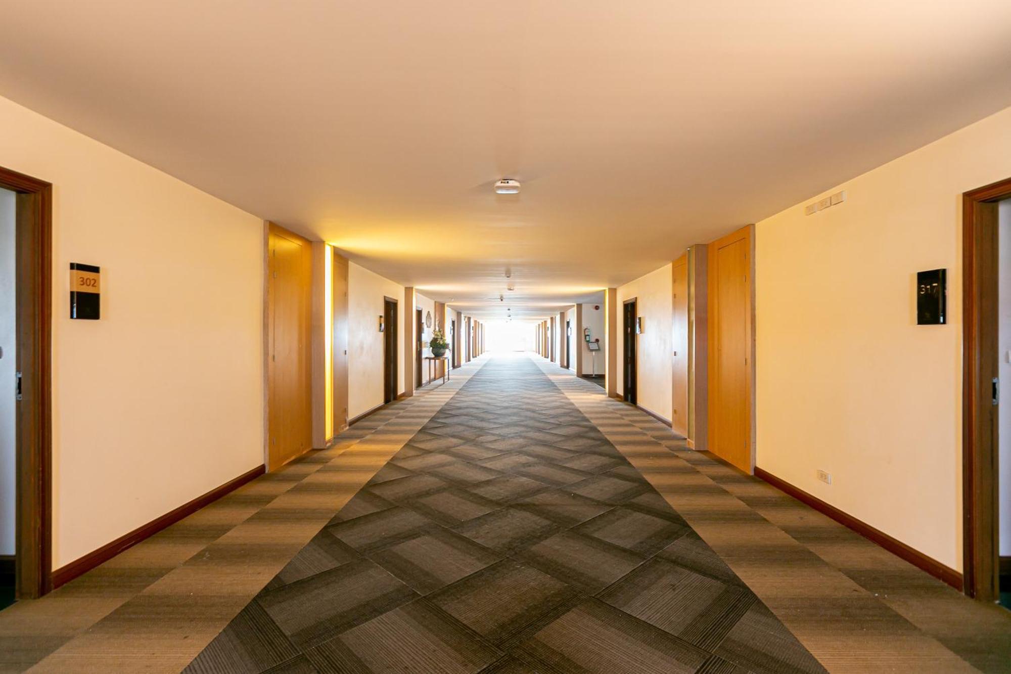 Grand Ratchapruek Hotel Пак Крет Екстериор снимка