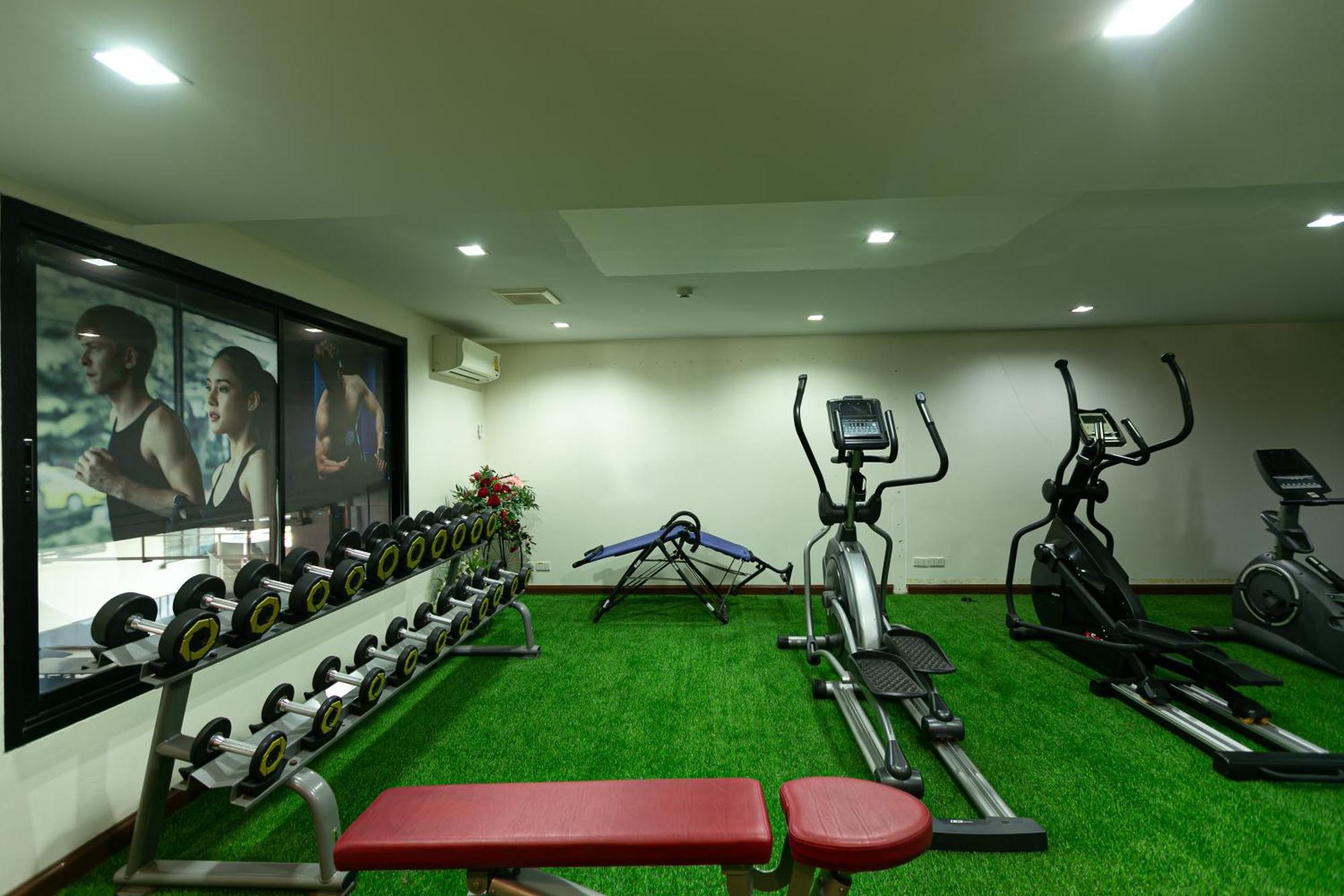 Grand Ratchapruek Hotel Пак Крет Екстериор снимка