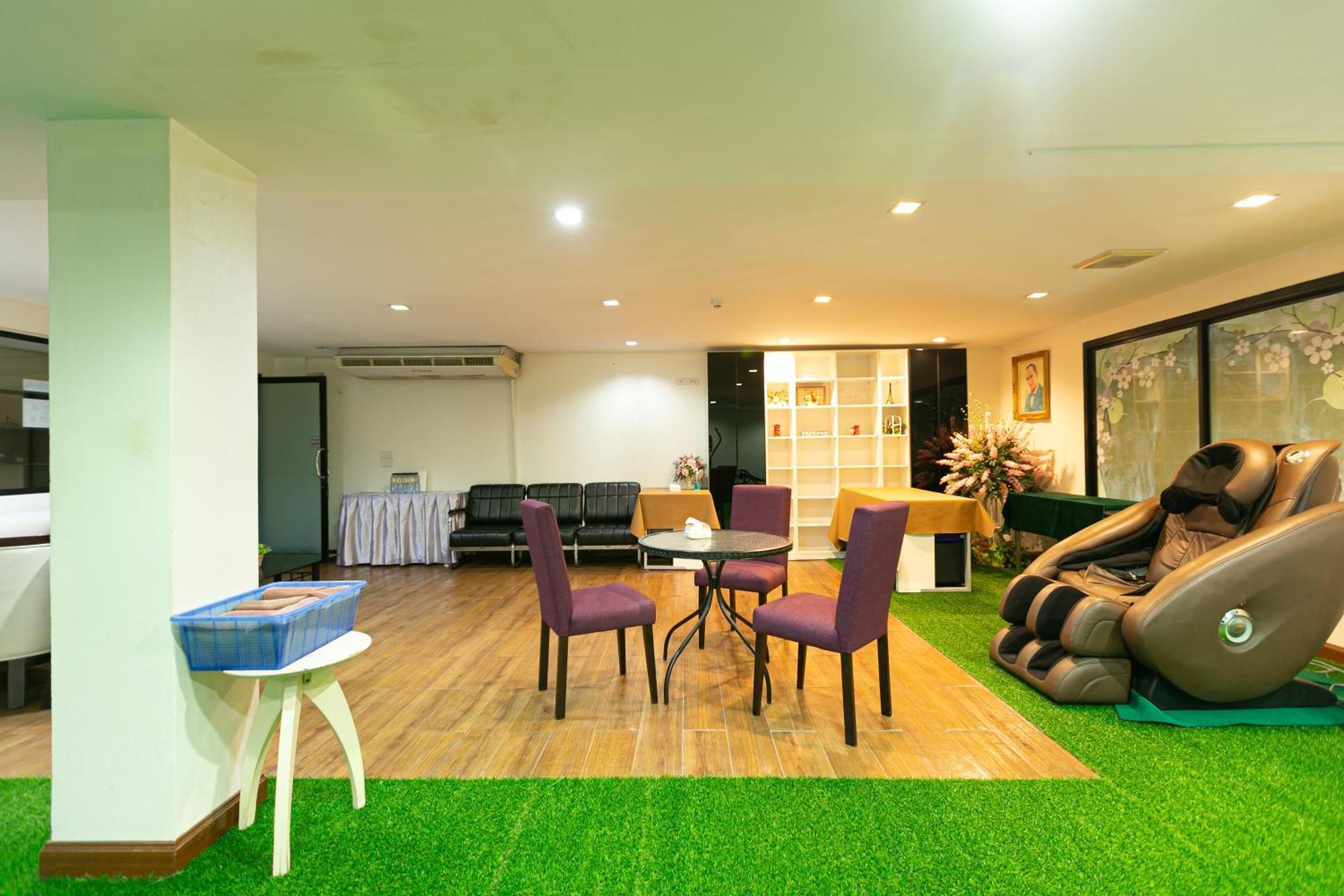 Grand Ratchapruek Hotel Пак Крет Екстериор снимка
