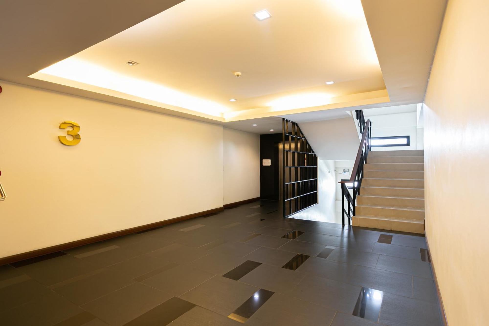 Grand Ratchapruek Hotel Пак Крет Екстериор снимка