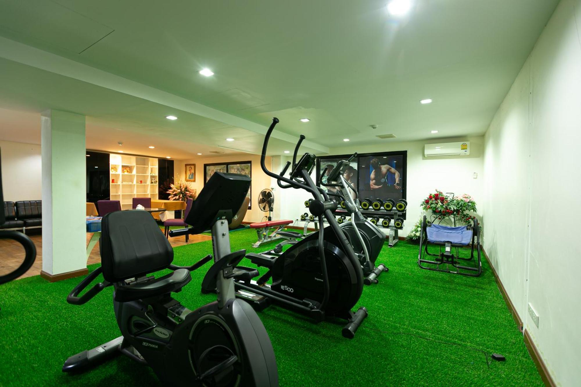 Grand Ratchapruek Hotel Пак Крет Екстериор снимка