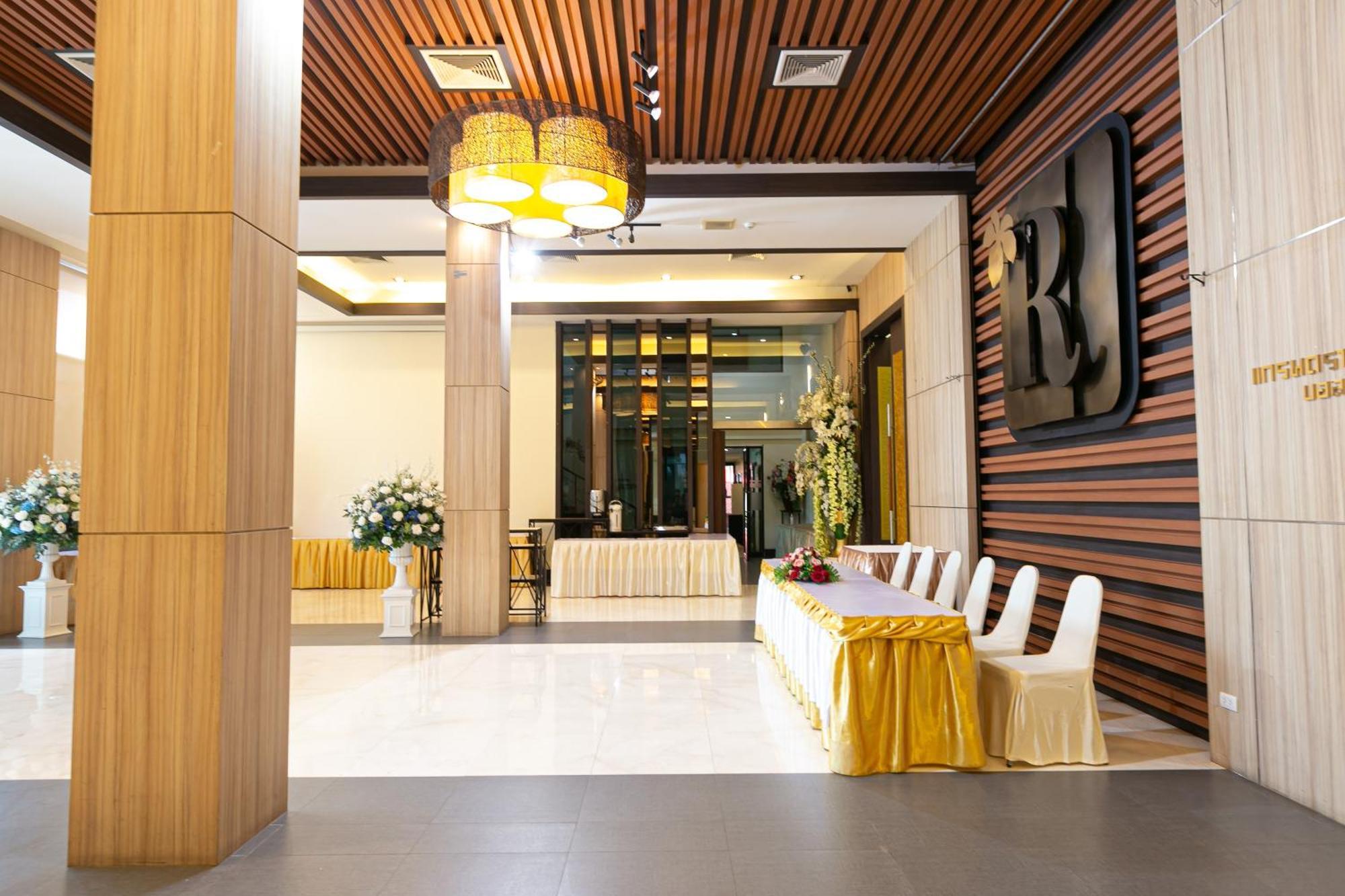 Grand Ratchapruek Hotel Пак Крет Екстериор снимка